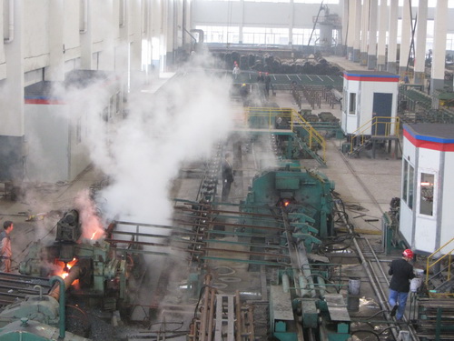 玉树无缝钢管厂家生产车间